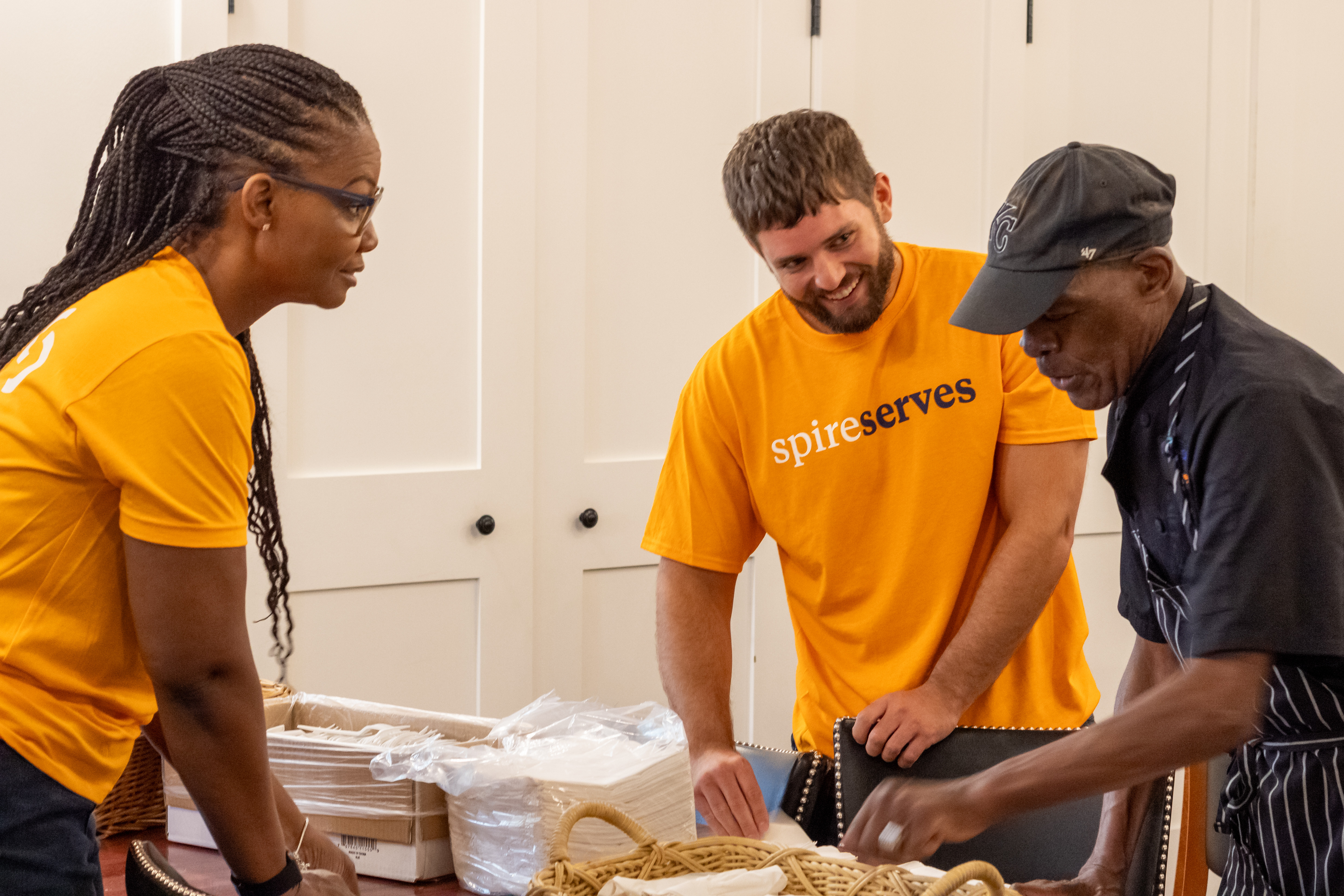 Image of Spire employees volunteering